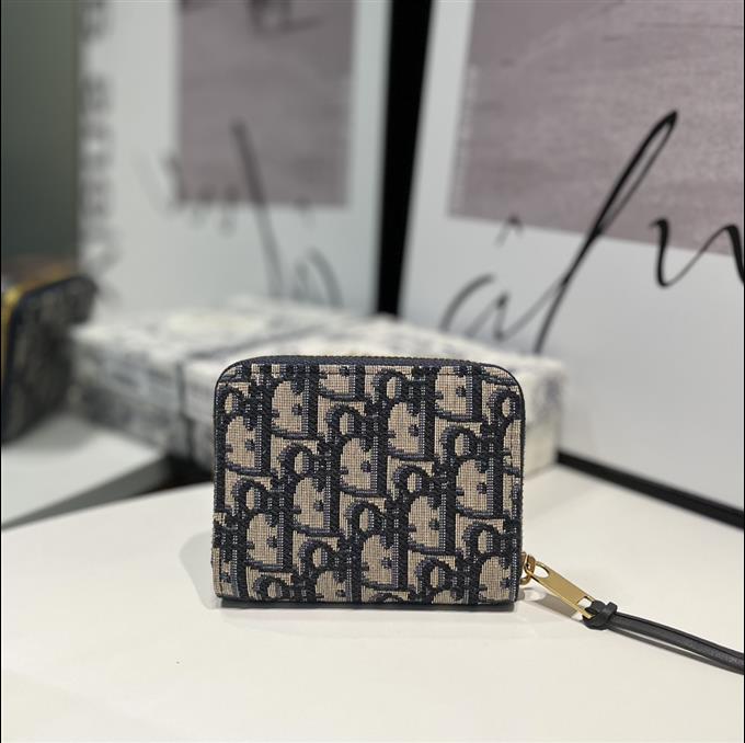 2025228Y 190P1821416